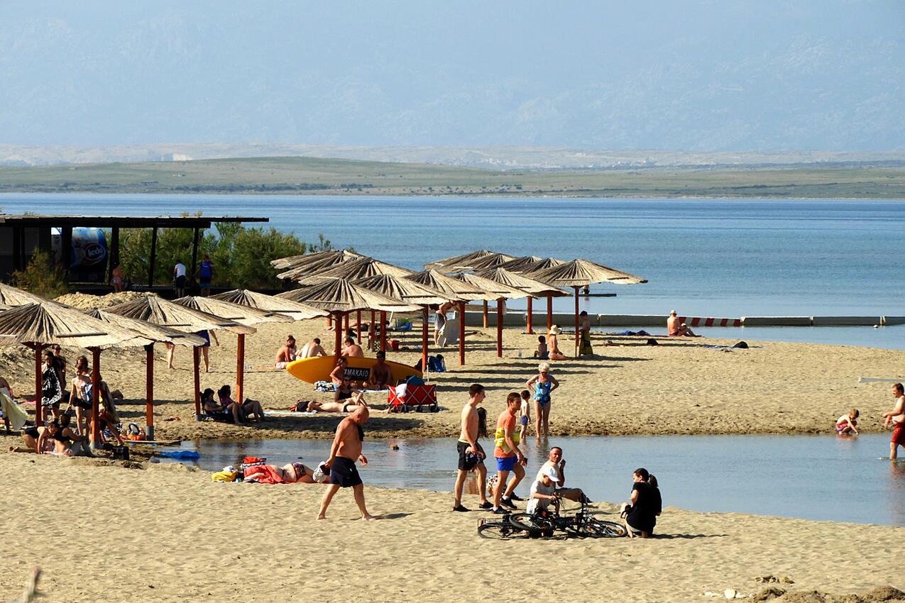 La spiaggia Kraljičina Plaža si trova a Nin (Riviera Zara)